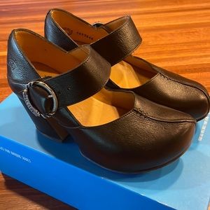 John Fluevog Leader Prepare Mary Jane Black size 7